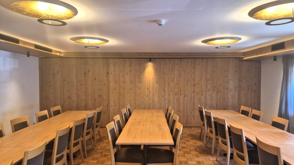 Gasthof zum Bären Niederbipp, Unterteilung Saal, Oberfläche in Europäischer Eiche furniert "Charismo"